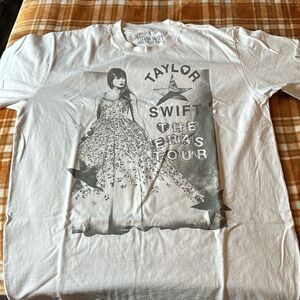 Taylor Swift Eras Tour Tshirt L NEVER WORN